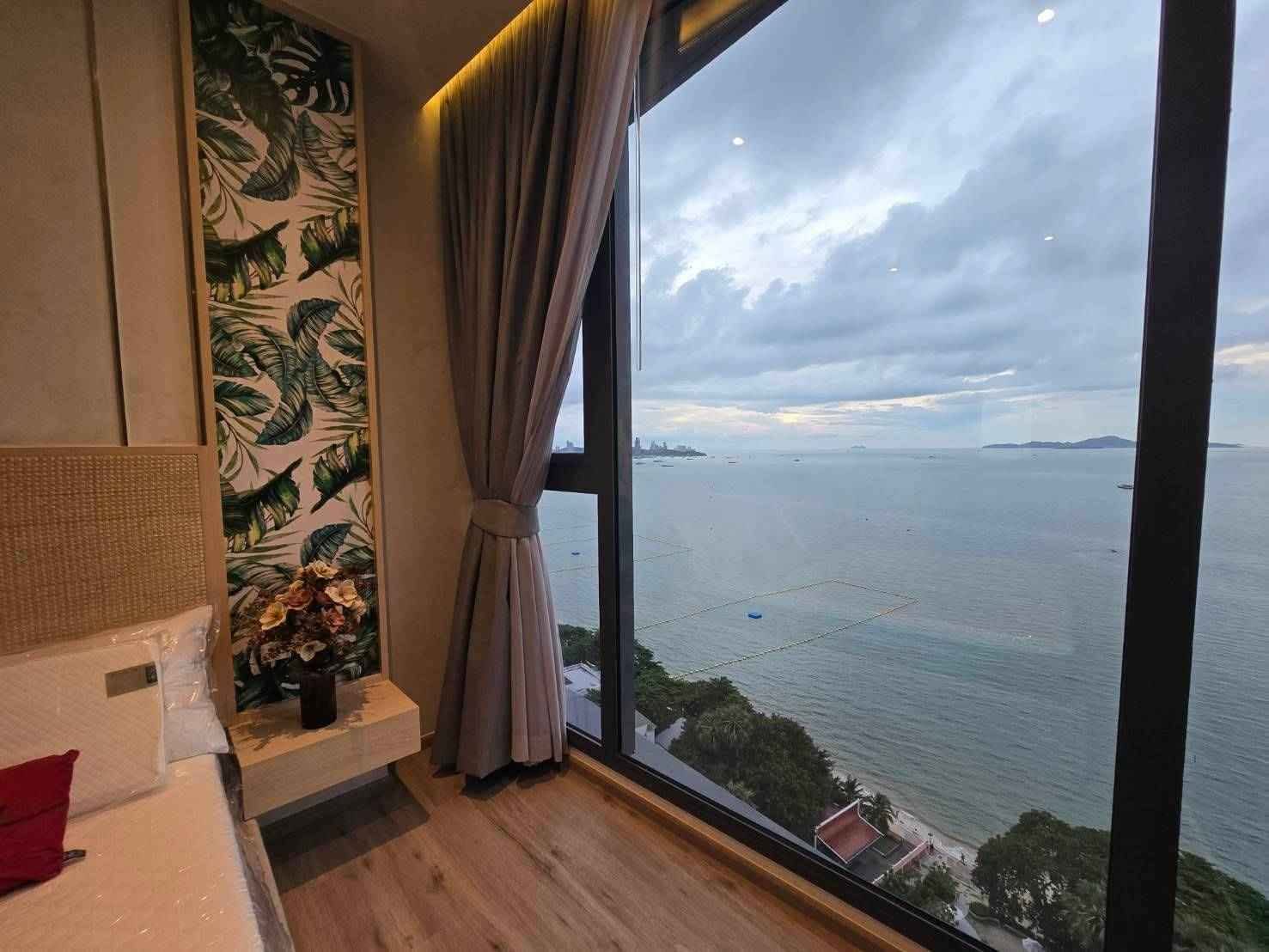 1 Bedroom Condo for sale at Arom Wongamat