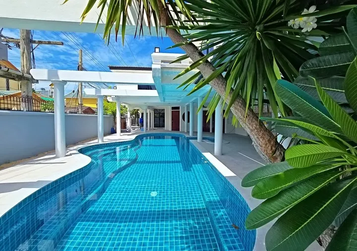 7 Bedroom Villa for rent in Jomtien