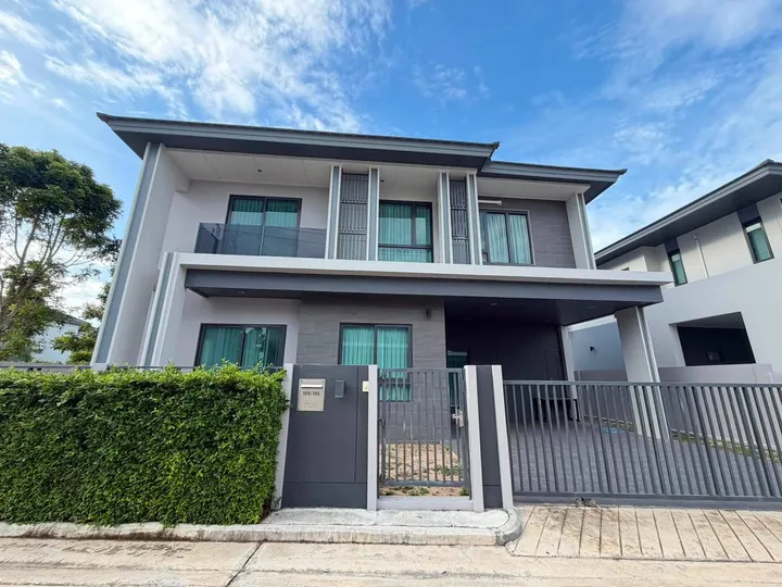 Photo from a listing at Patta Element
