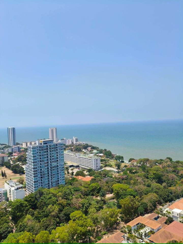 1 Bedroom Condo for rent at The Peak Towers