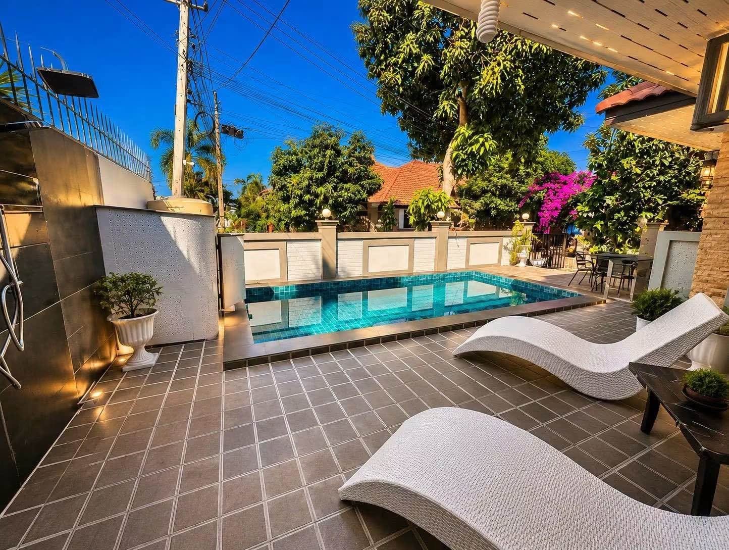 4 Bedroom House for sale in Thappraya