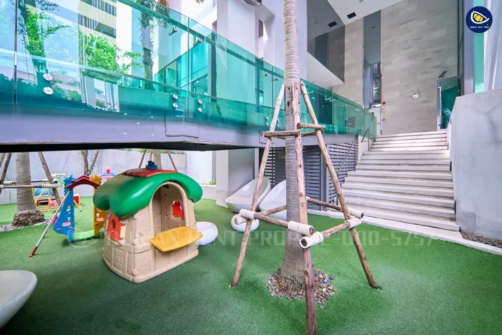 Photo from a listing at Rhythm Sukhumvit 42