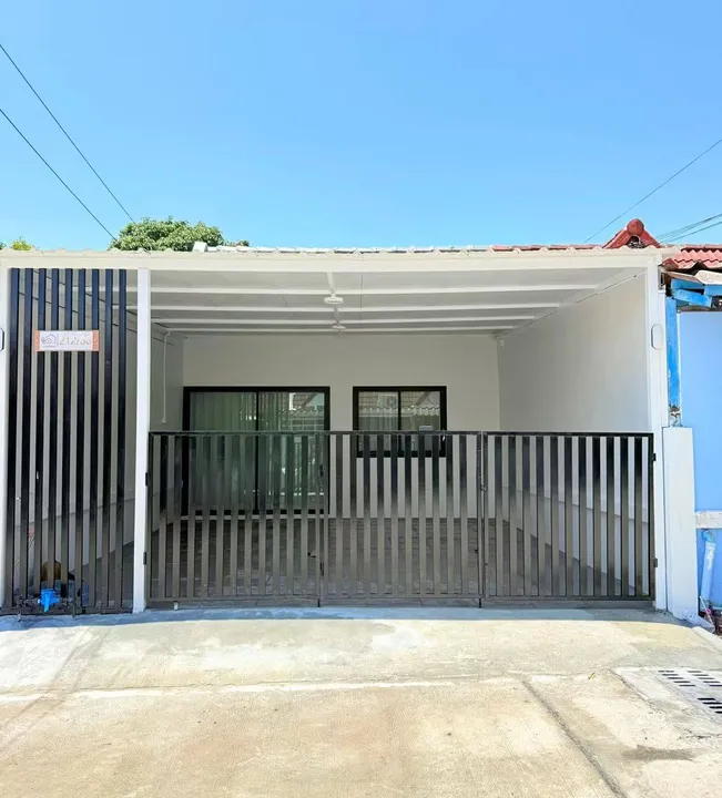 2 Bedroom Townhouse for sale in Bang Lamung