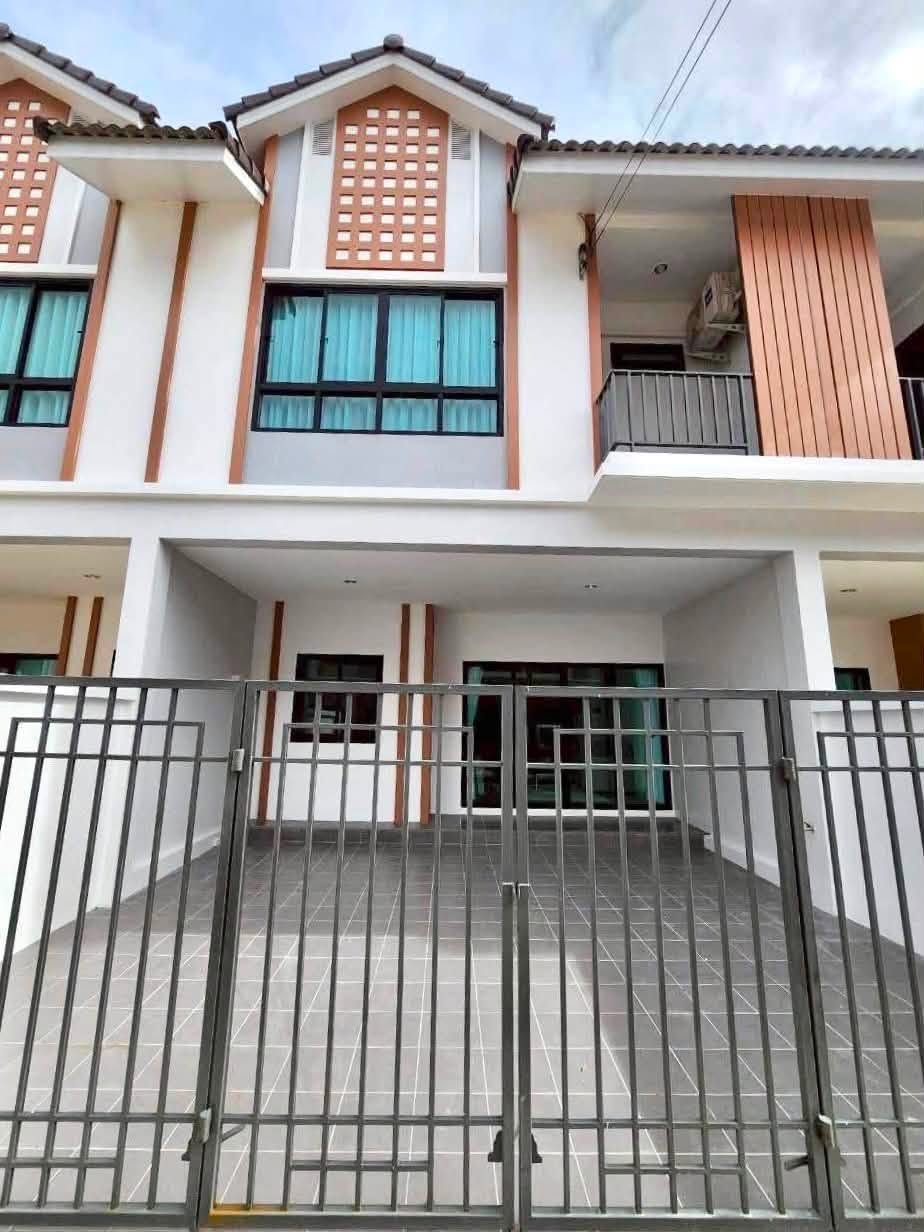 3 Bedroom Townhouse for rent at Zensiri