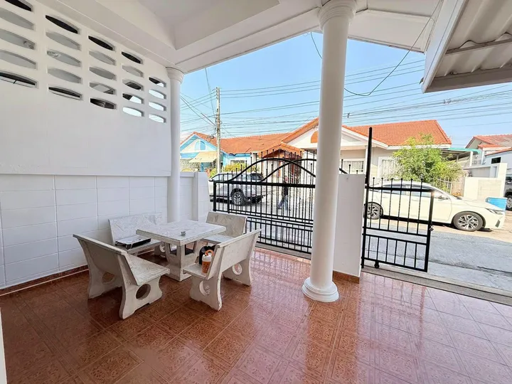 Photo from a listing at Eakmongkol 4