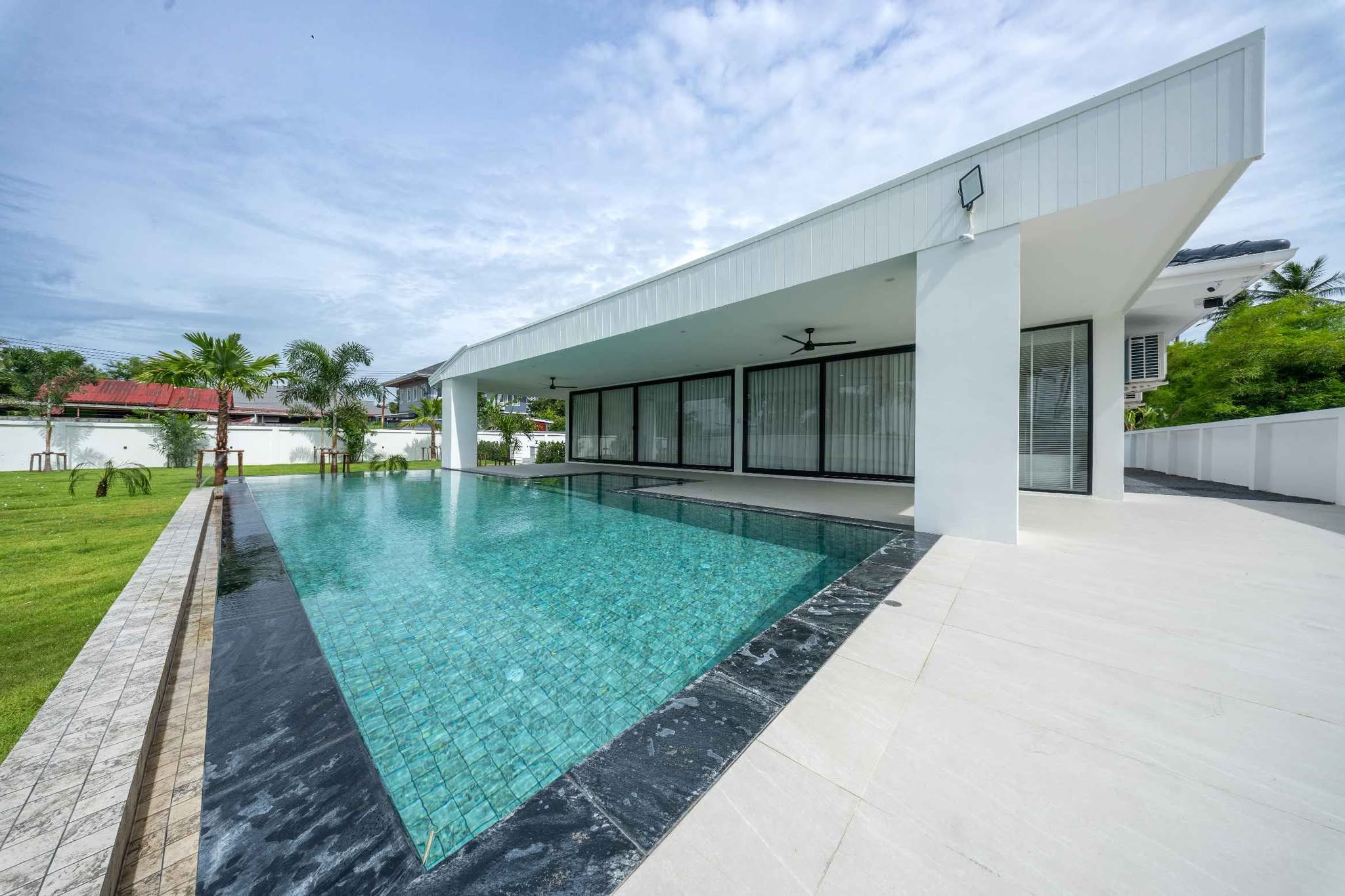 6 Bedroom House for sale in Huai Yai
