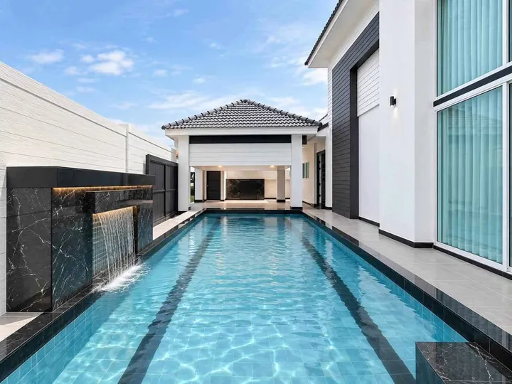 6 Bedroom House for rent at Pattaya Lagoon Village