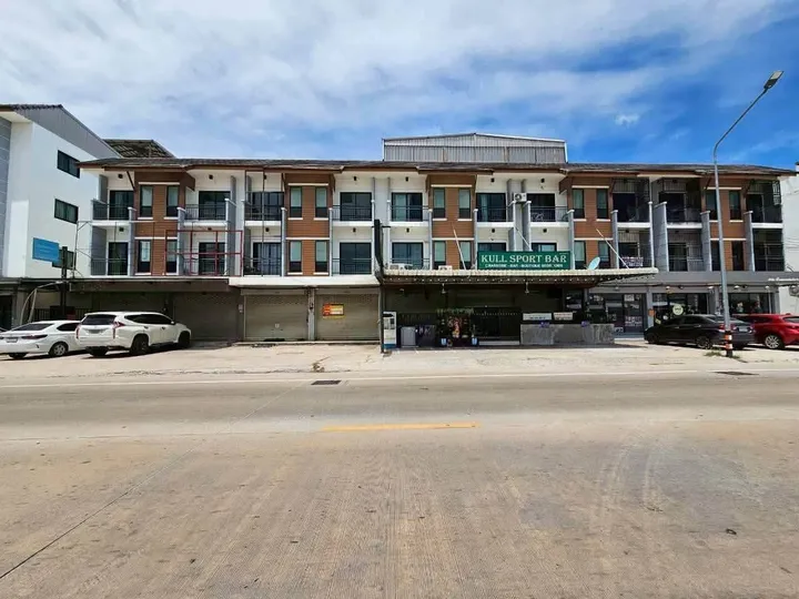 Commercial for sale at Uraiwan Park View