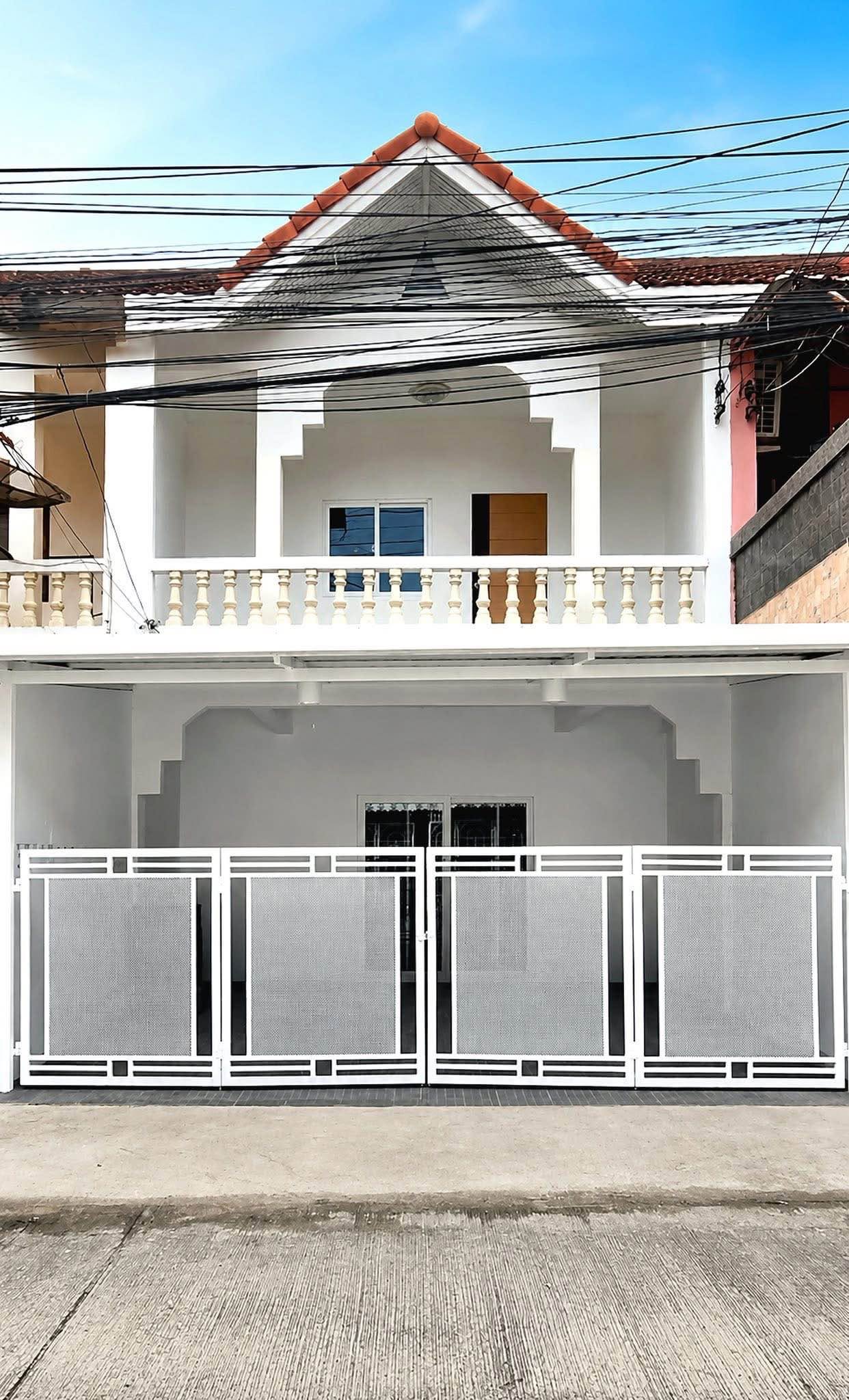 3 Bedroom Townhouse for sale in Noen Plub Wan