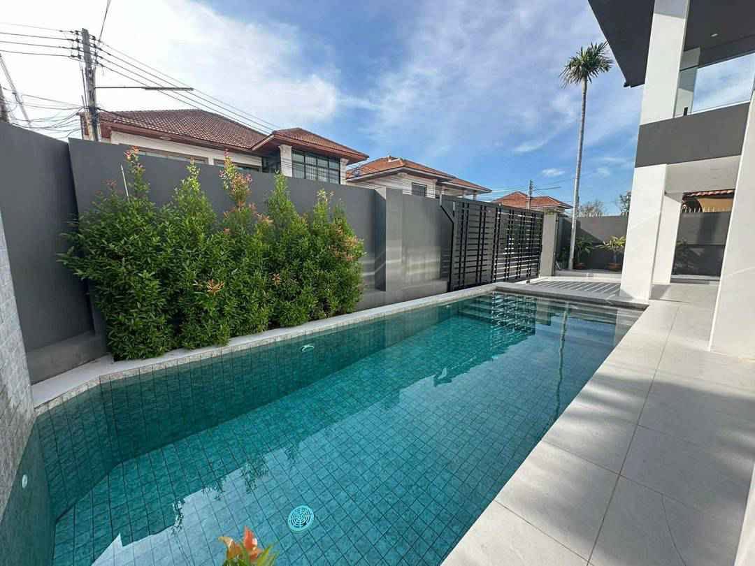 5 Bedroom House for sale at Ekamongkol 2