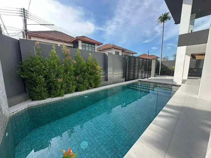 5 Bedroom House for sale at Ekamongkol 2
