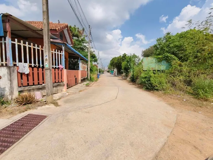 Land for sale in Pong