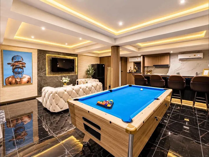 8 Bedroom Villa for sale in Toongklom Tanman