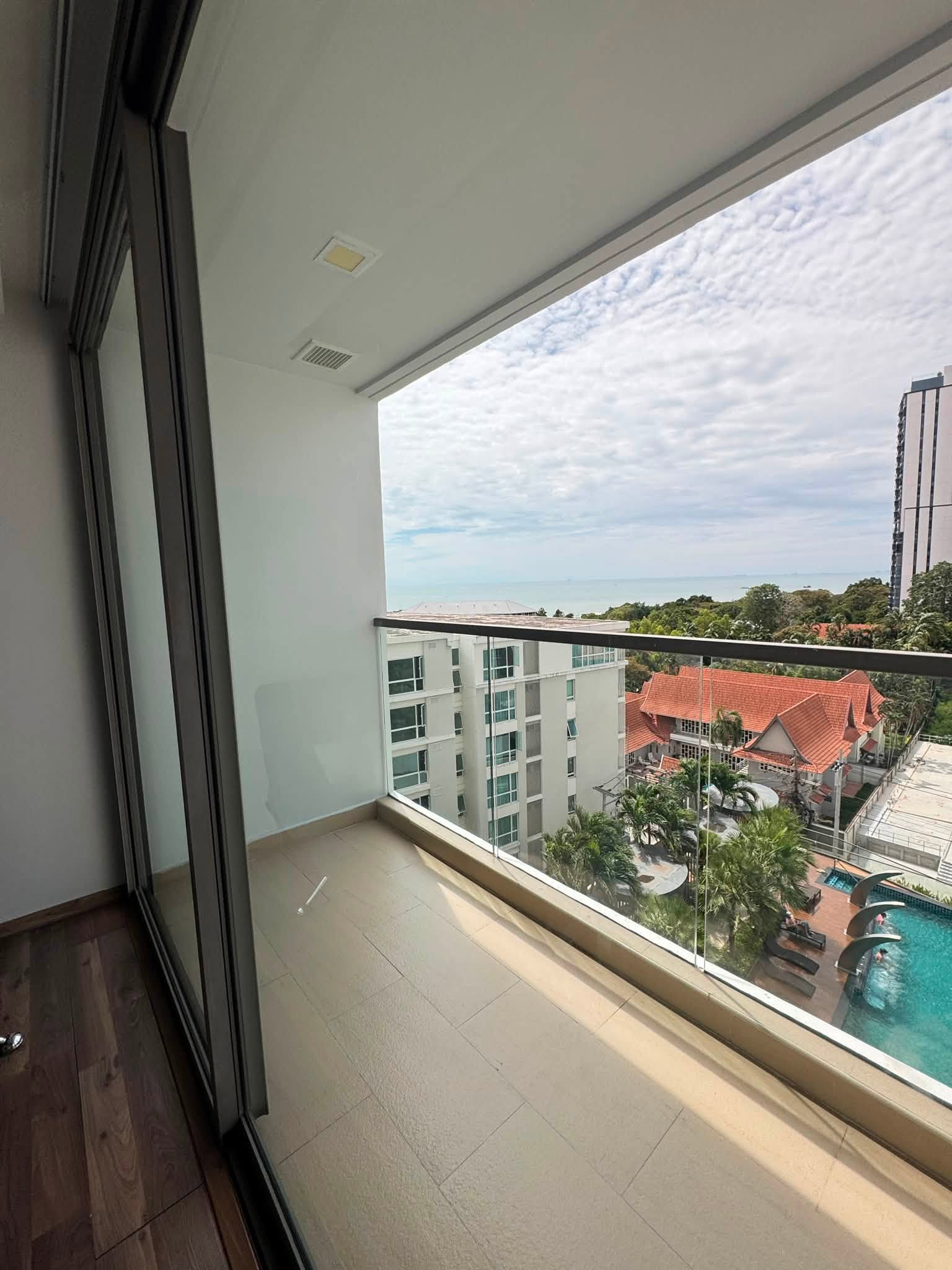 1 Bedroom Condo for rent at The Peak Towers
