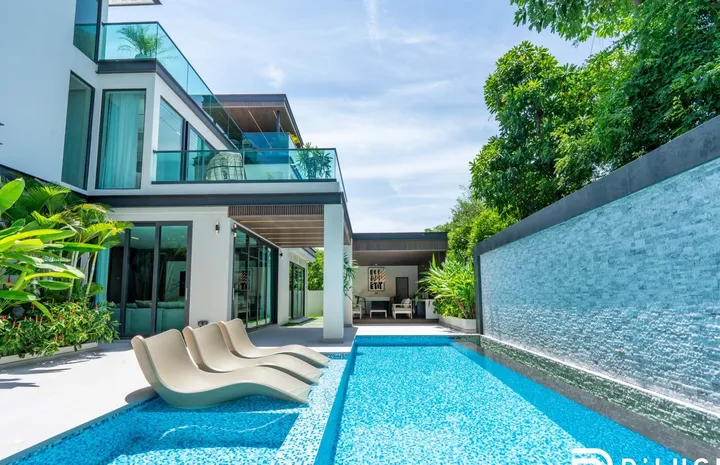 6 Bedroom Villa for sale in Jomtien