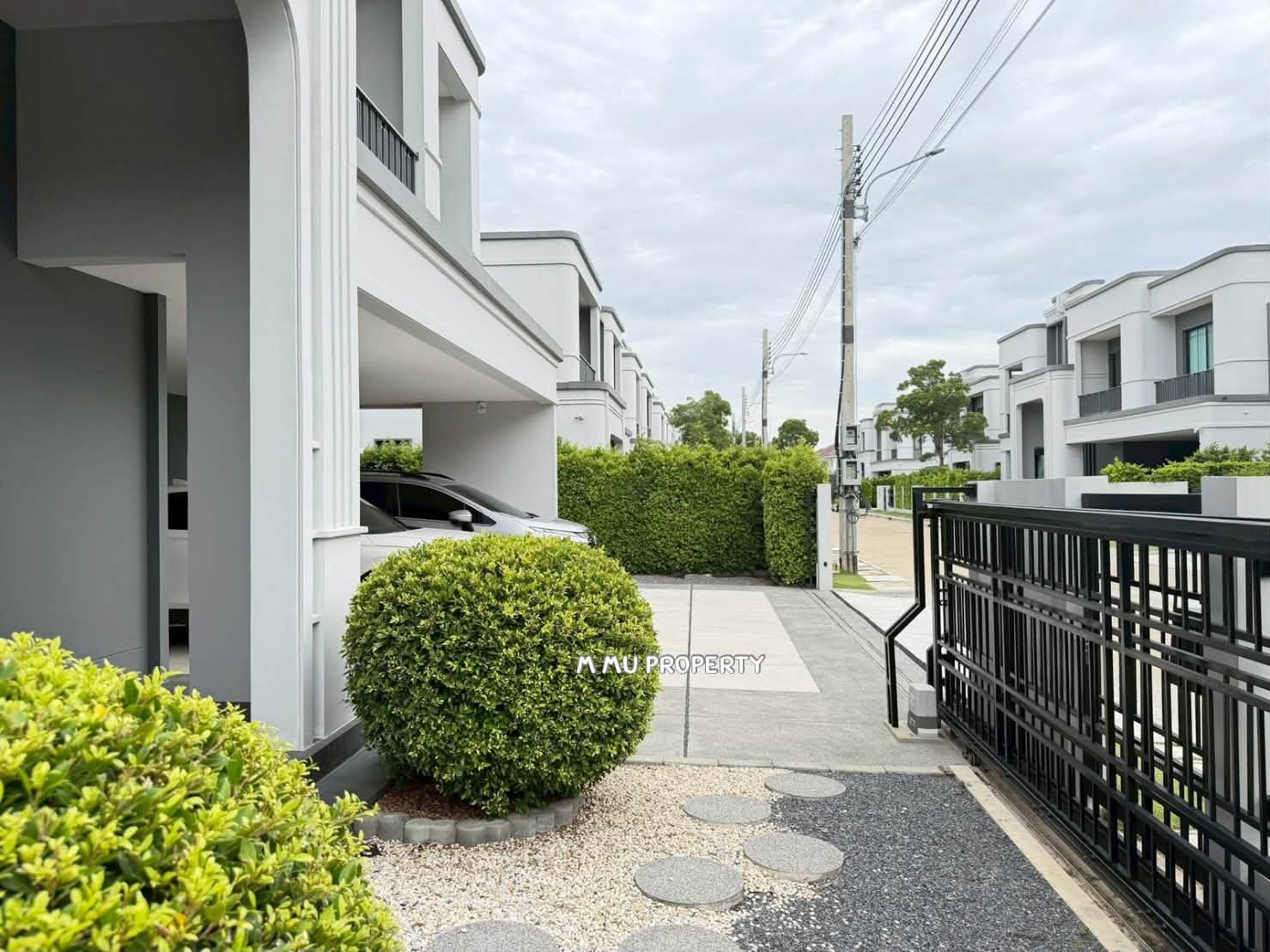 4 Bedroom House for sale at Sethasiri Wangwaen Jatuchot