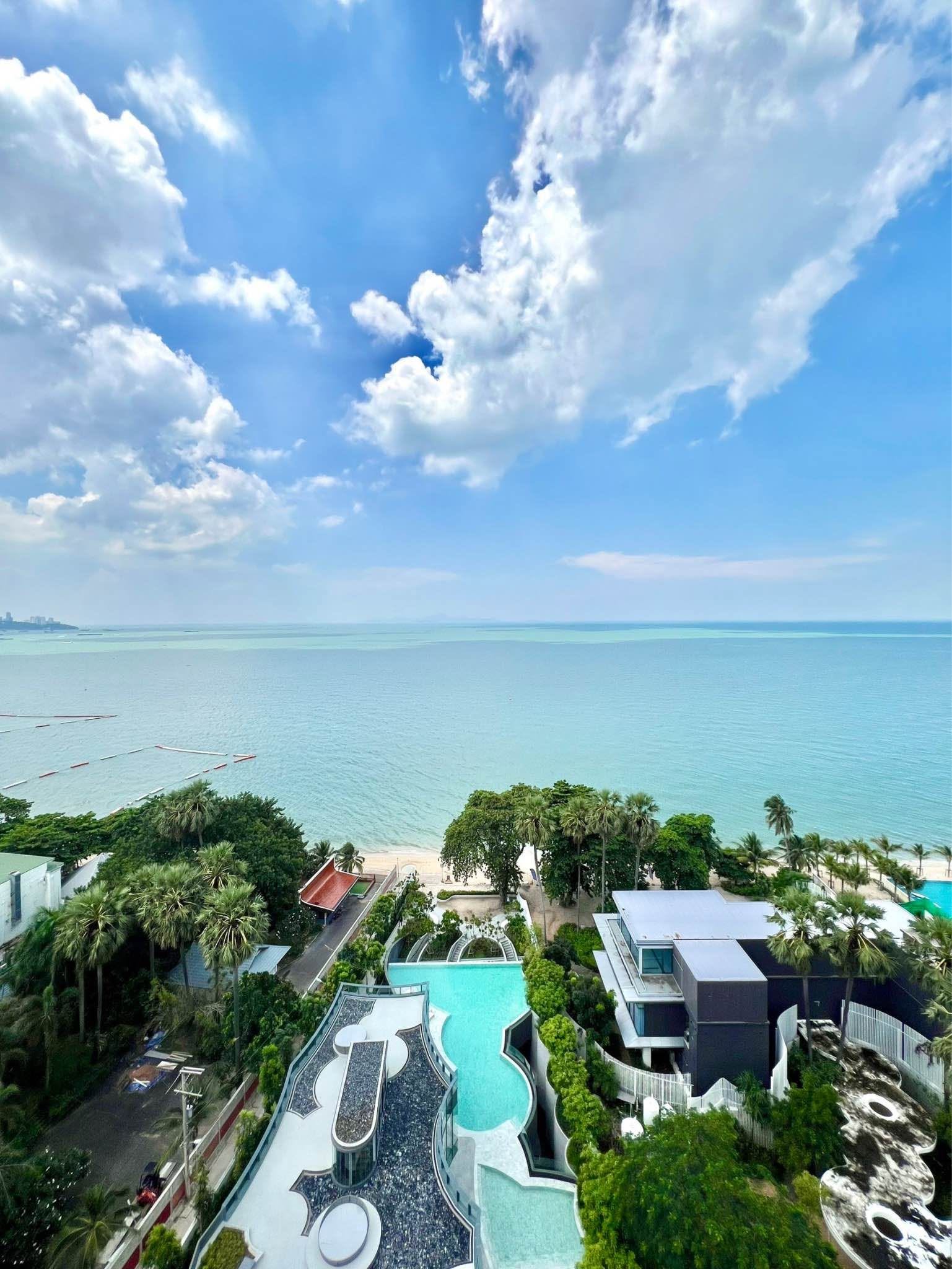 1 Bedroom Condo for sale at Arom Wongamat