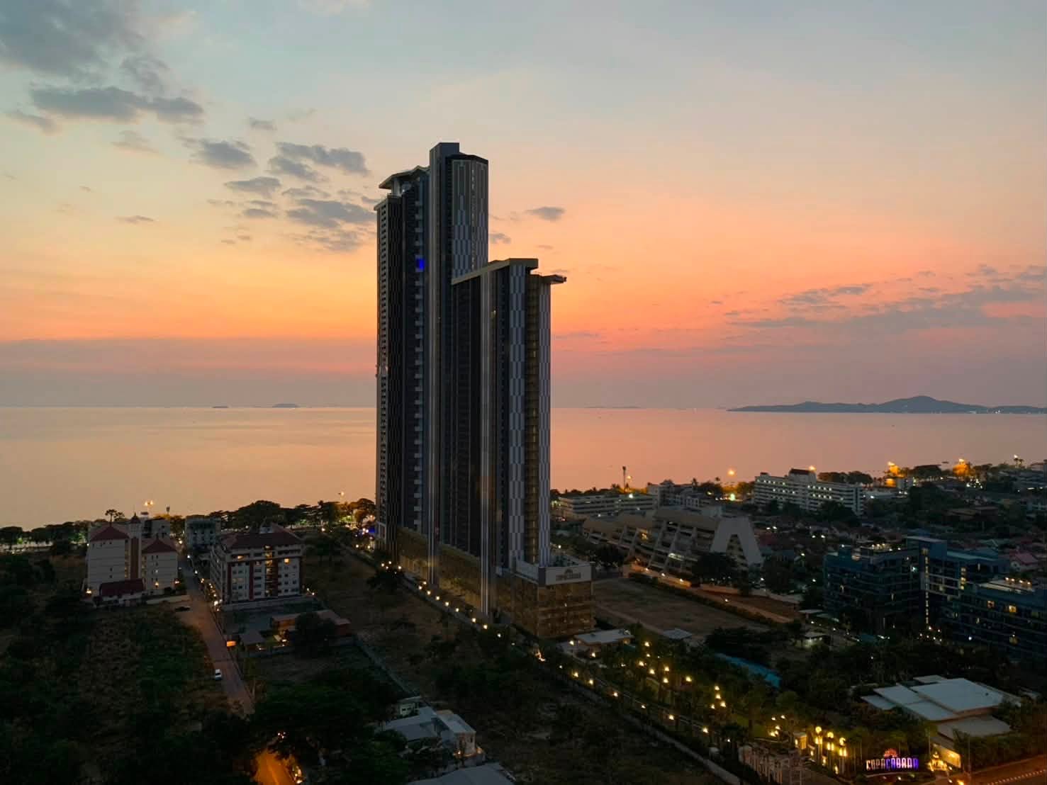 2 Bedroom Condo for sale at Twin Towers