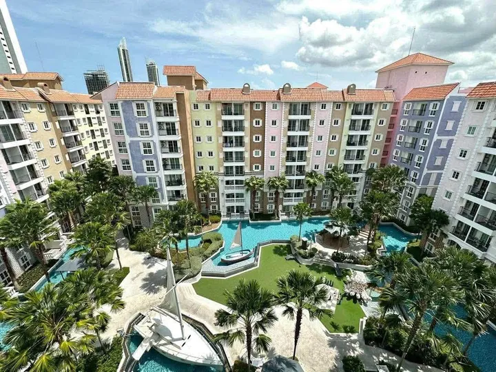 Photo from a listing at Lumpini Seaview