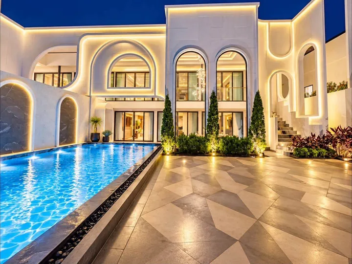 8 Bedroom Villa for rent in Bang Lamung