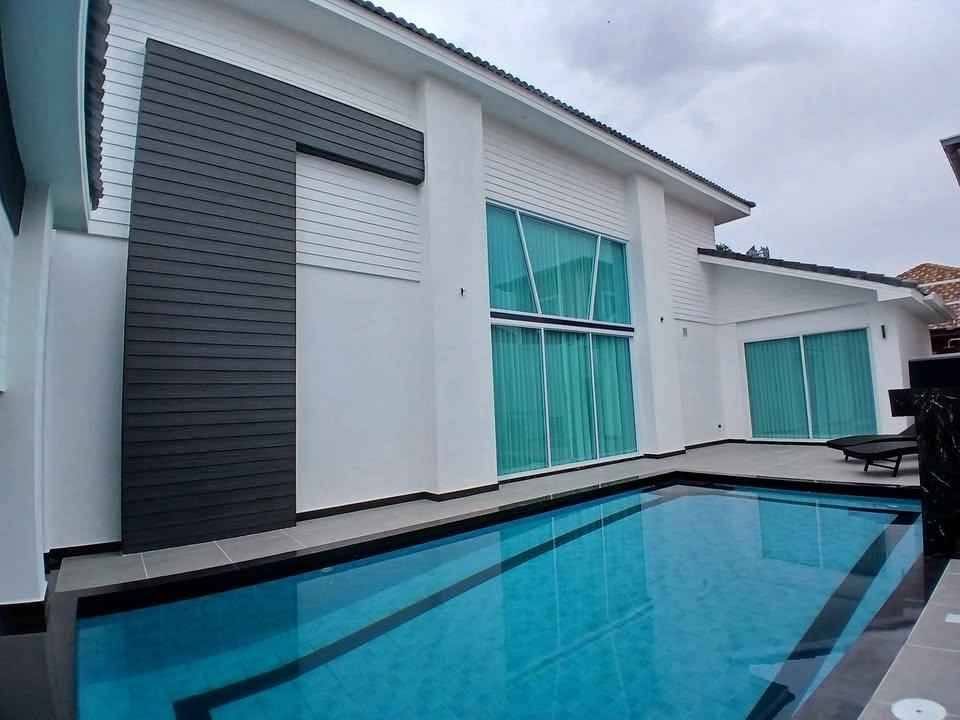 6 Bedroom Villa for sale in South Pattaya