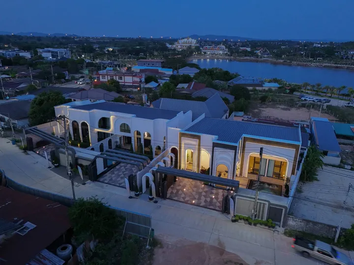 6 Bedroom Villa for sale at Skybird Pool Villa Pattaya