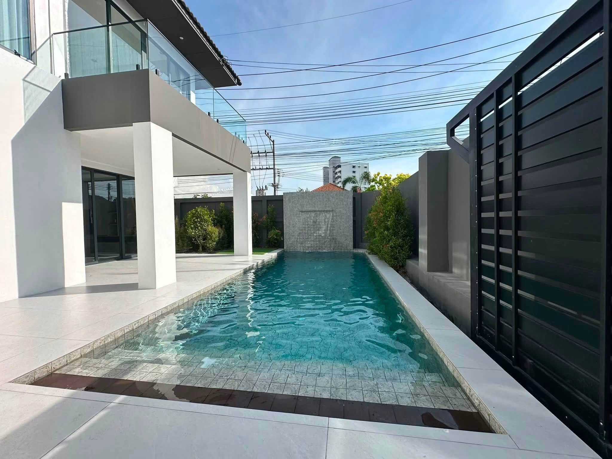 5 Bedroom Villa for sale in Jomtien