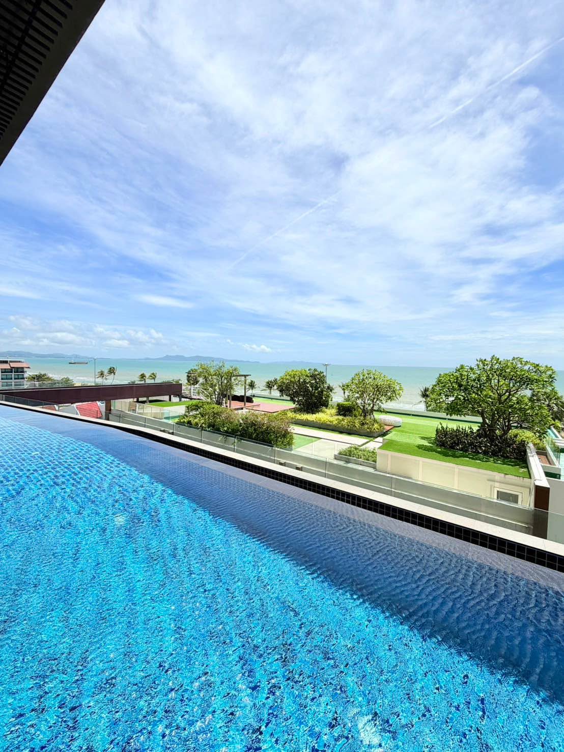 2 Bedroom Condo for rent at Cetus Beachfront