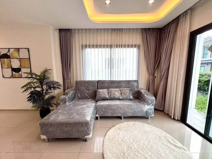 Photo from a listing at Patta Element