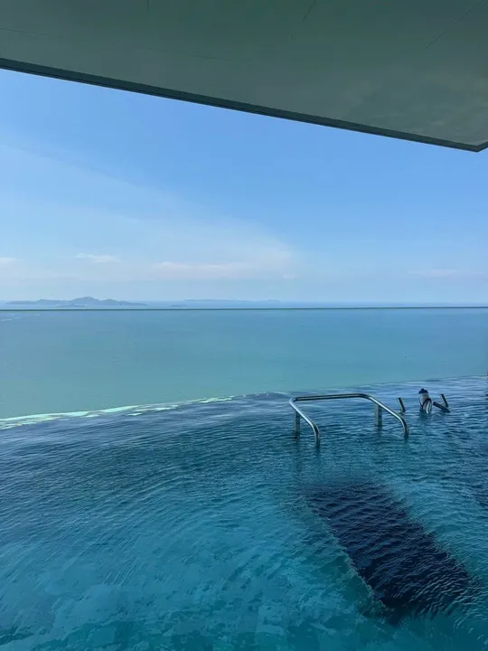 1 Bedroom Condo for sale at Arom Wongamat
