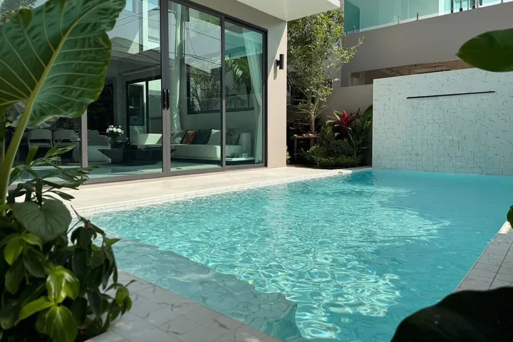 5 Bedroom House for sale at The Lake