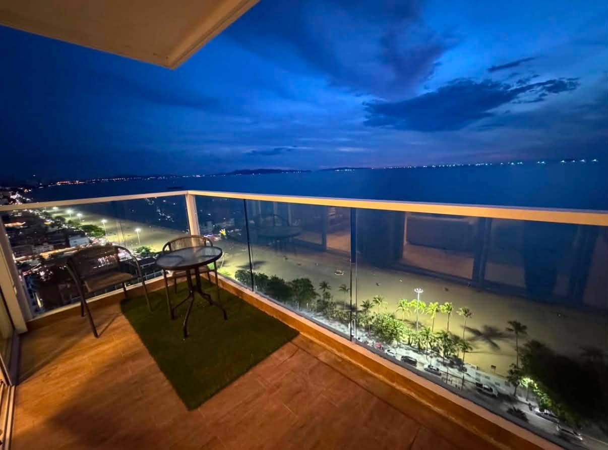 2 Bedroom Condo for sale at The Riviera Jomtien