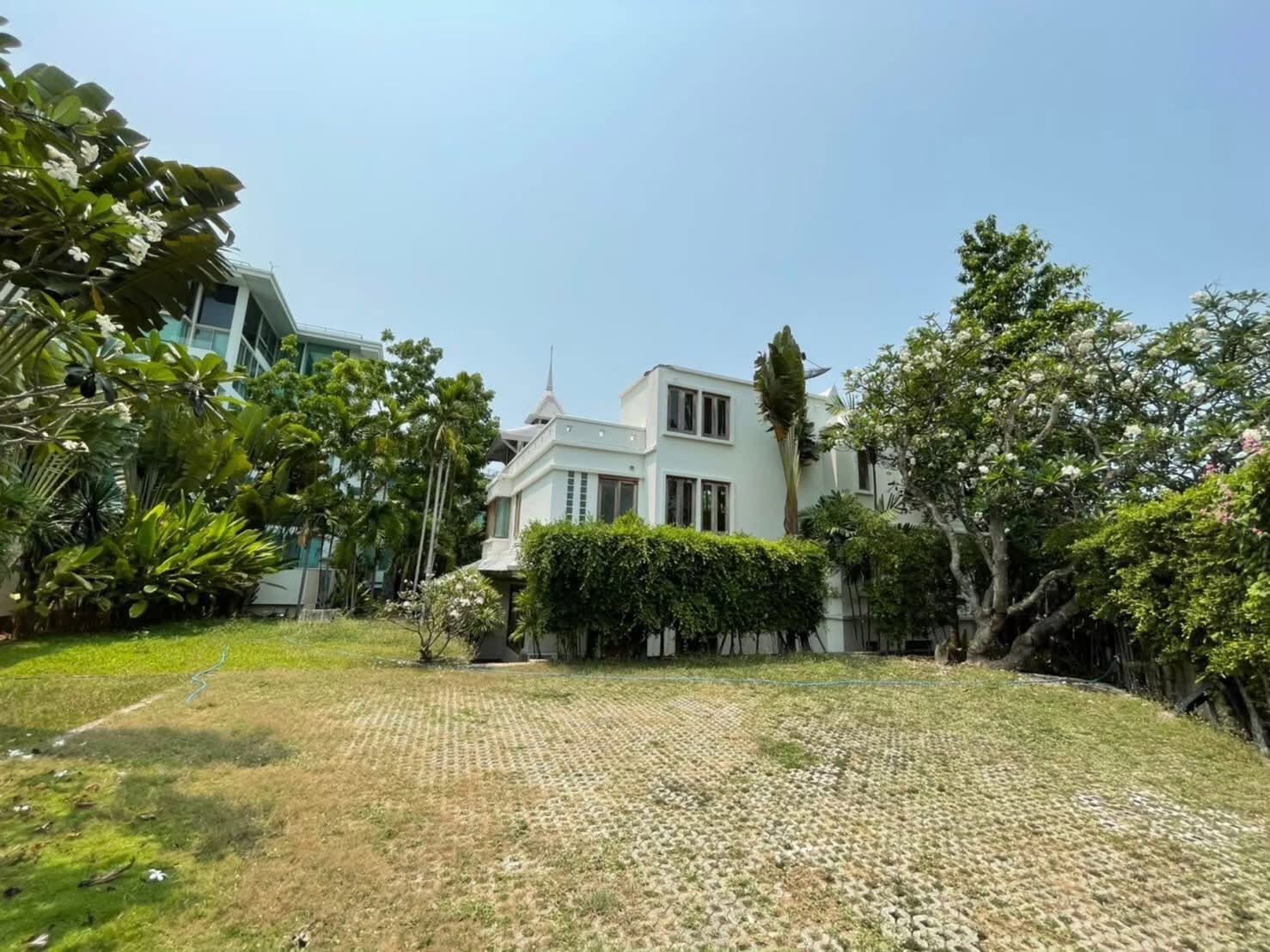 5 Bedroom Villa for sale in Wongamat
