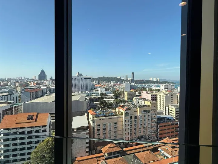 Photo from a listing at Edge Central Pattaya