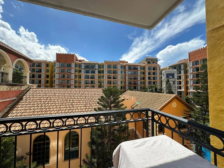 Photo from a listing at Venetian Signature Condo Resort