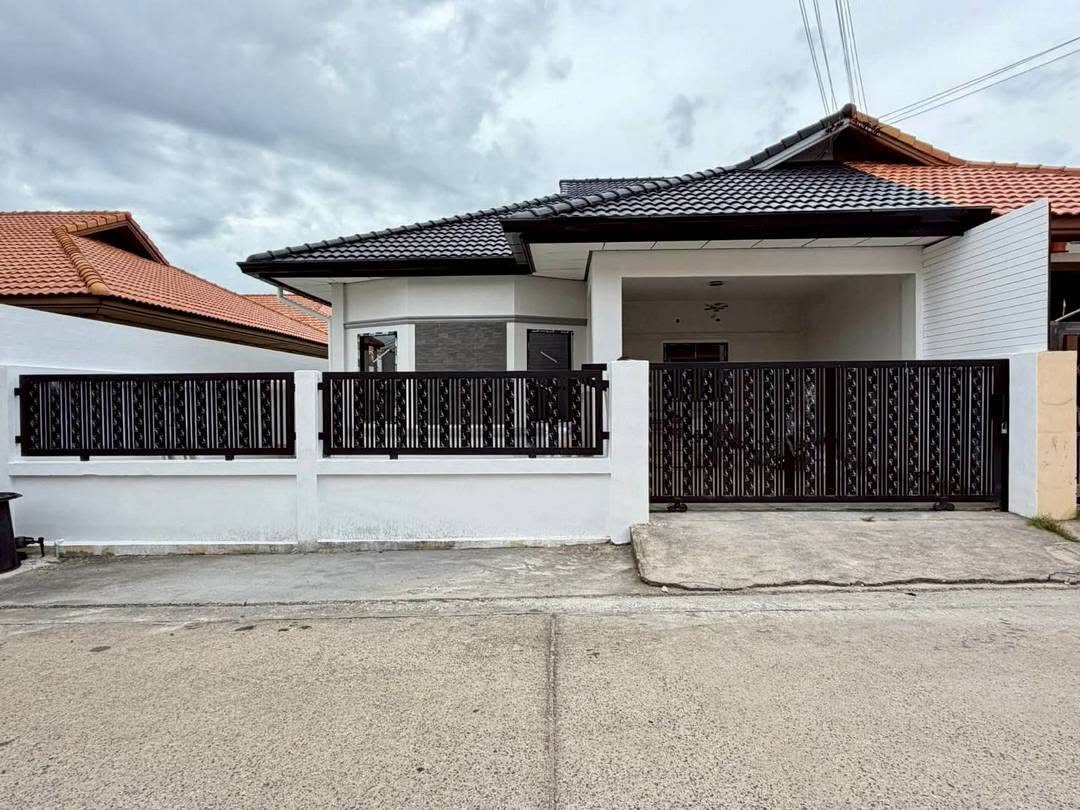 3 Bedroom Townhouse for sale in Noen Plub Wan