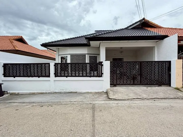 3 Bedroom Townhouse for sale in Noen Plub Wan