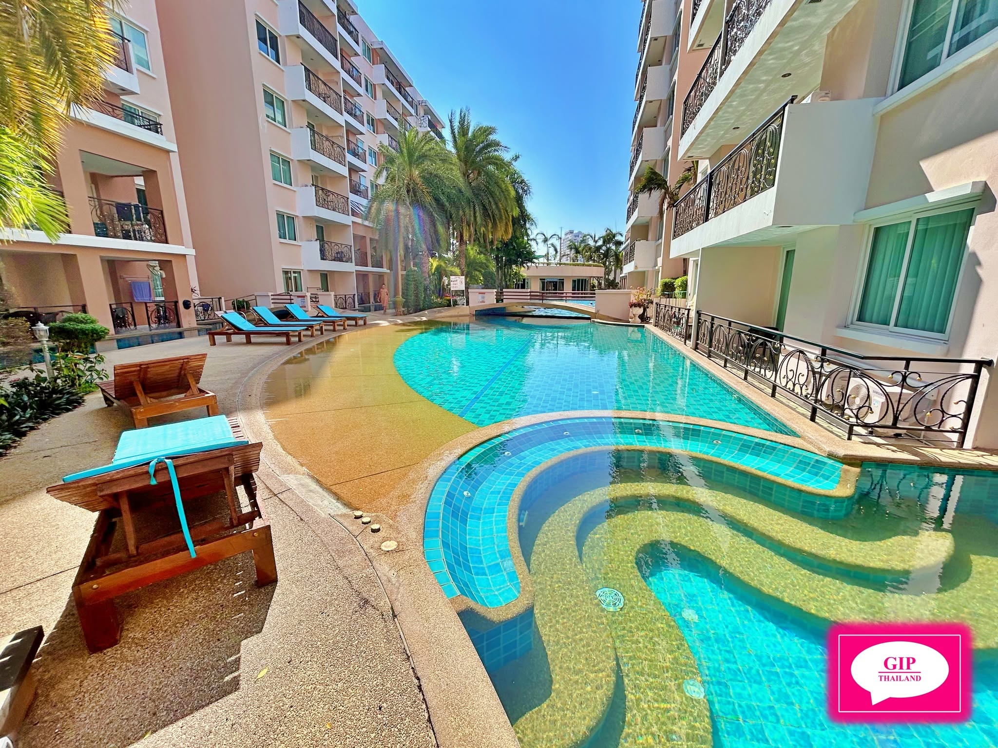 1 Bedroom Condo for sale at Paradise Park