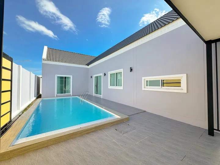 4 Bedroom Villa for sale in Pornprapanimit