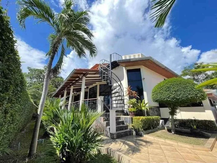 5 Bedroom House for rent at Paradise Villa