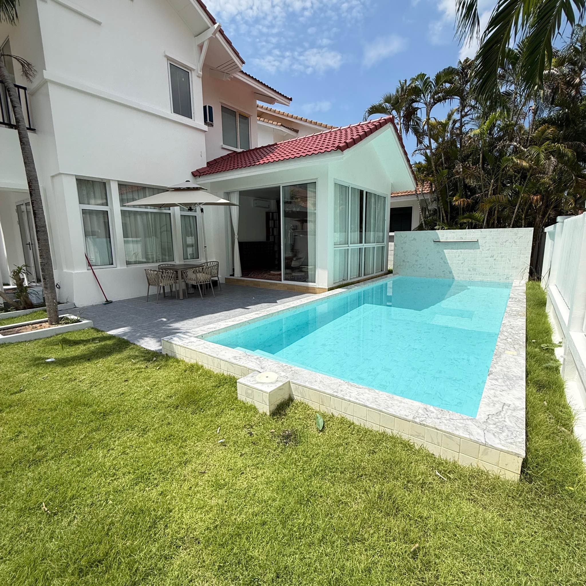 4 Bedroom House for sale in Jomtien