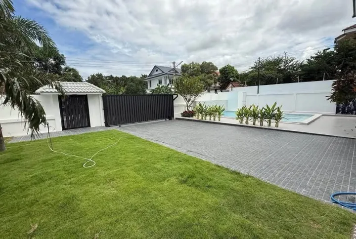 5 Bedroom House for sale in Chaiyapruek 2