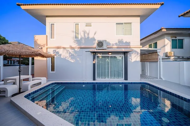 Photo from a listing at Chaiyapruek 2
