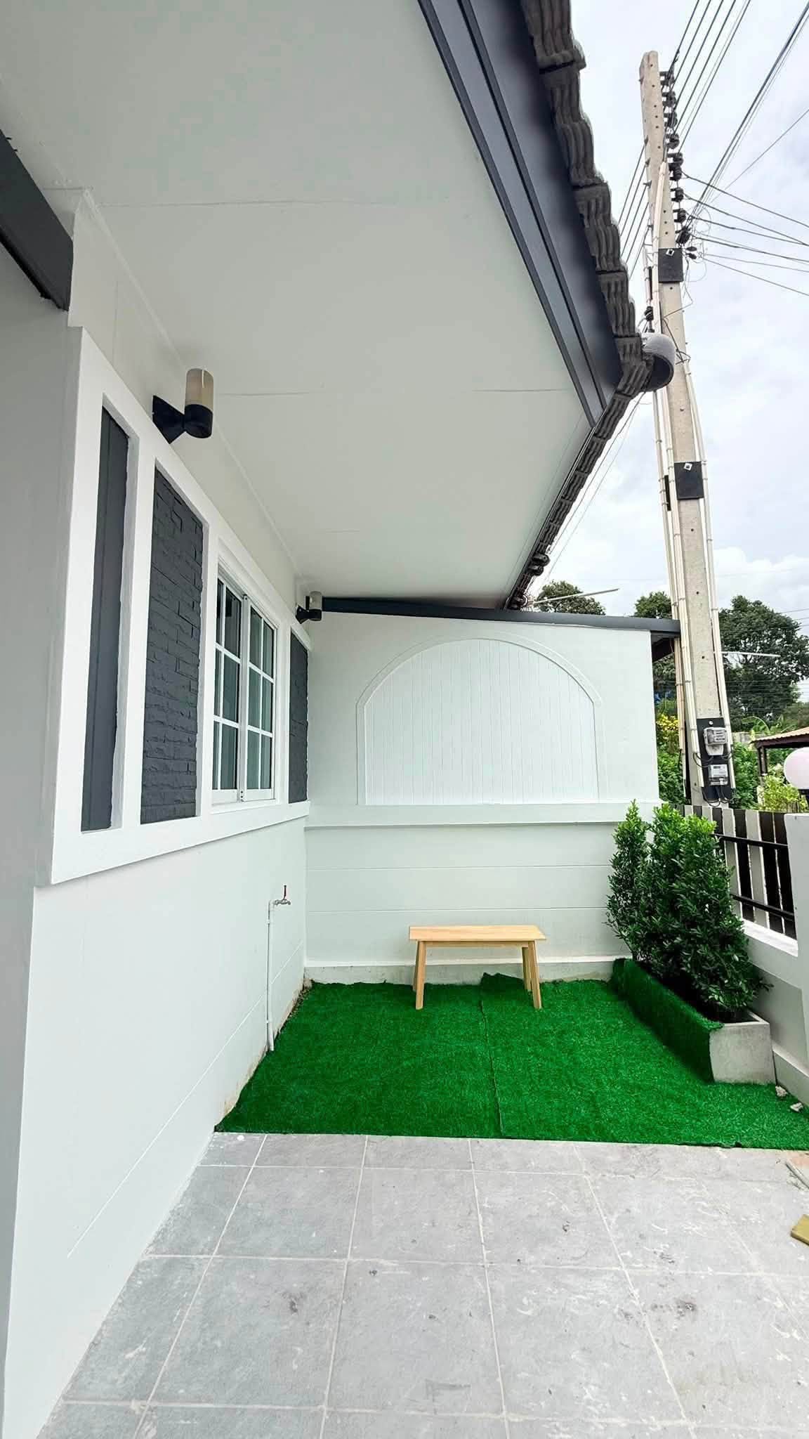 2 Bedroom Townhouse for sale at Lapatsada 5