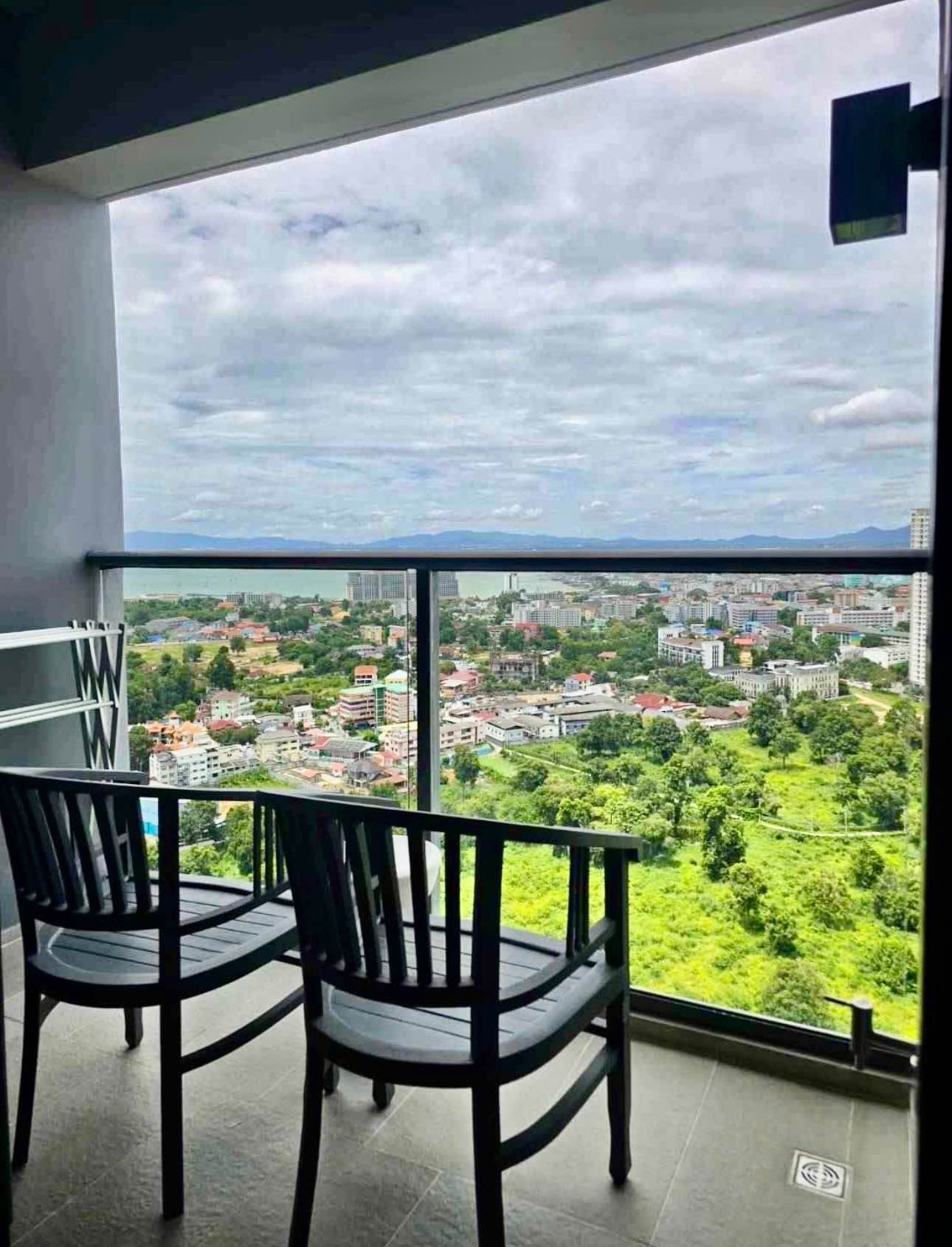2 Bedroom Condo for rent at Zire Wongamat