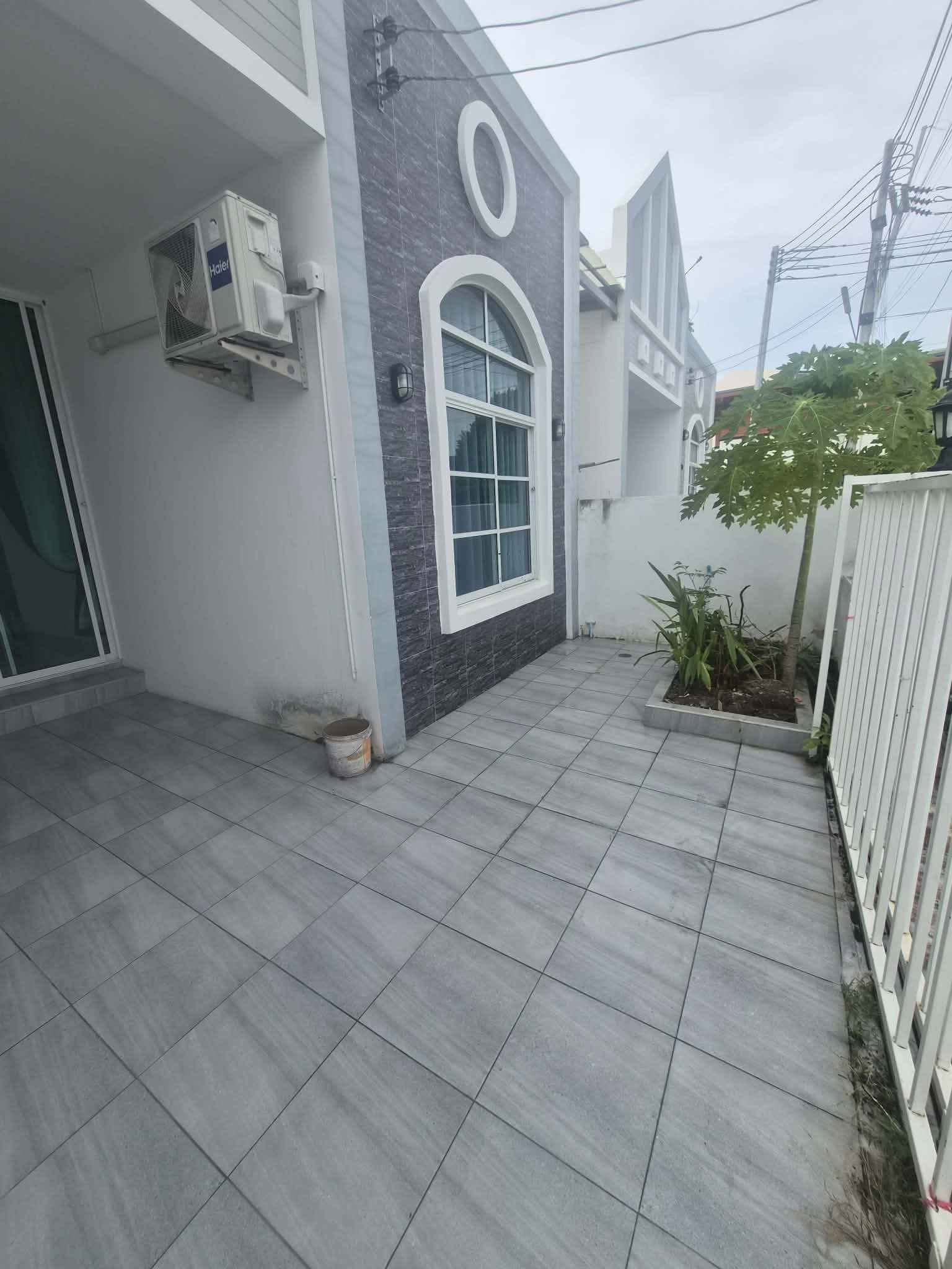 2 Bedroom Townhouse for rent in Pornprapanimit