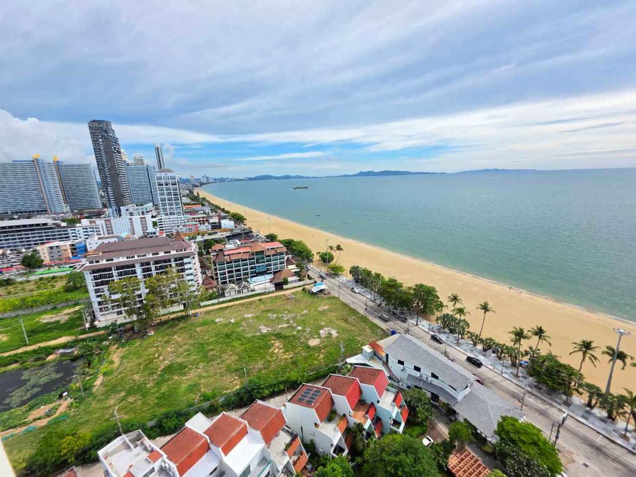 2 Bedroom Apartment for sale at Cetus Beachfront