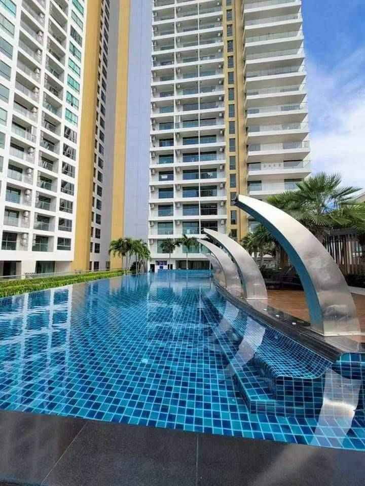 Studio for rent at The Peak Towers
