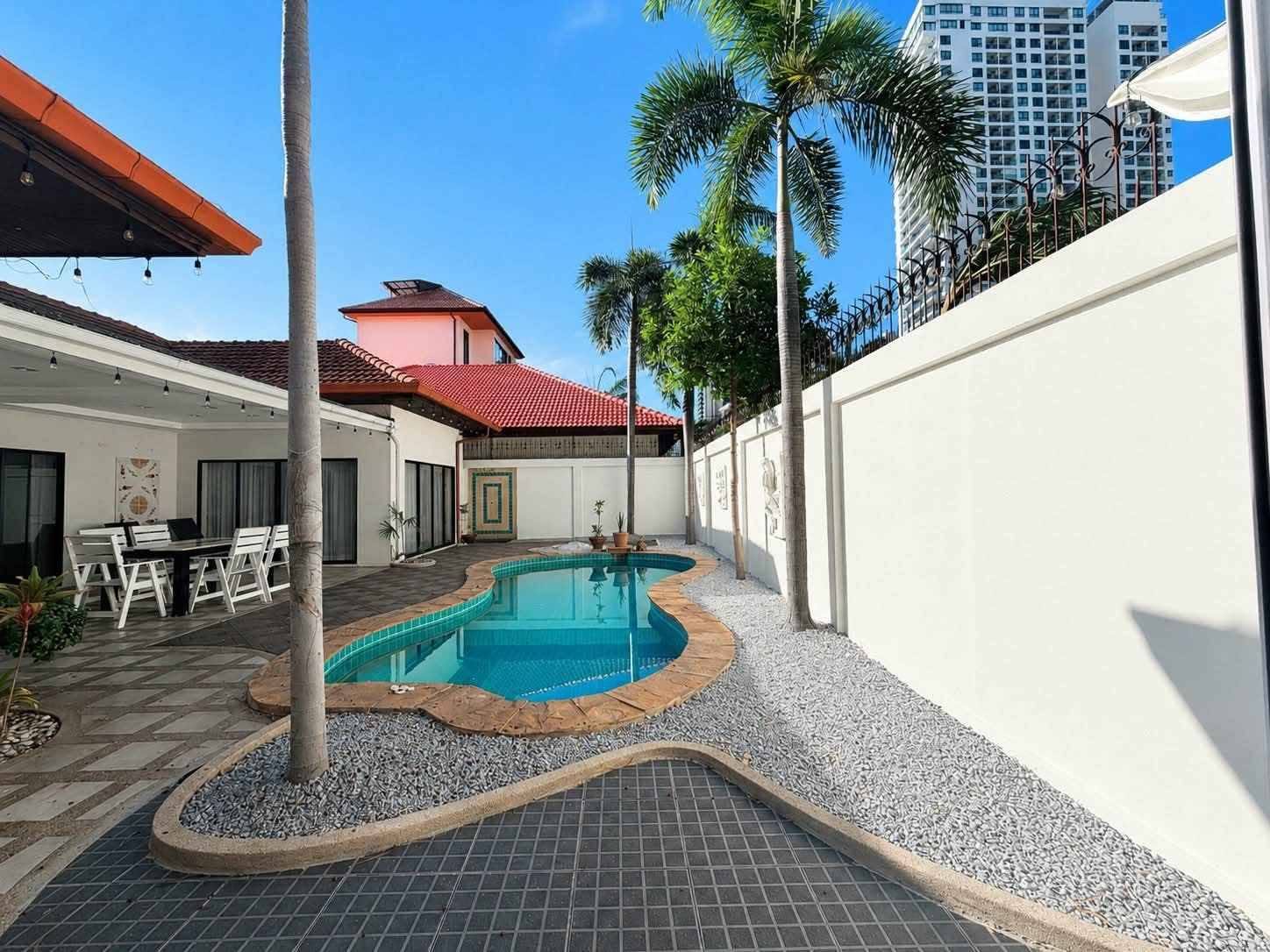 3 Bedroom Villa for rent in Pratumnak