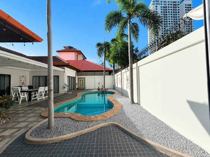 3 Bedroom Villa for rent in Pratumnak